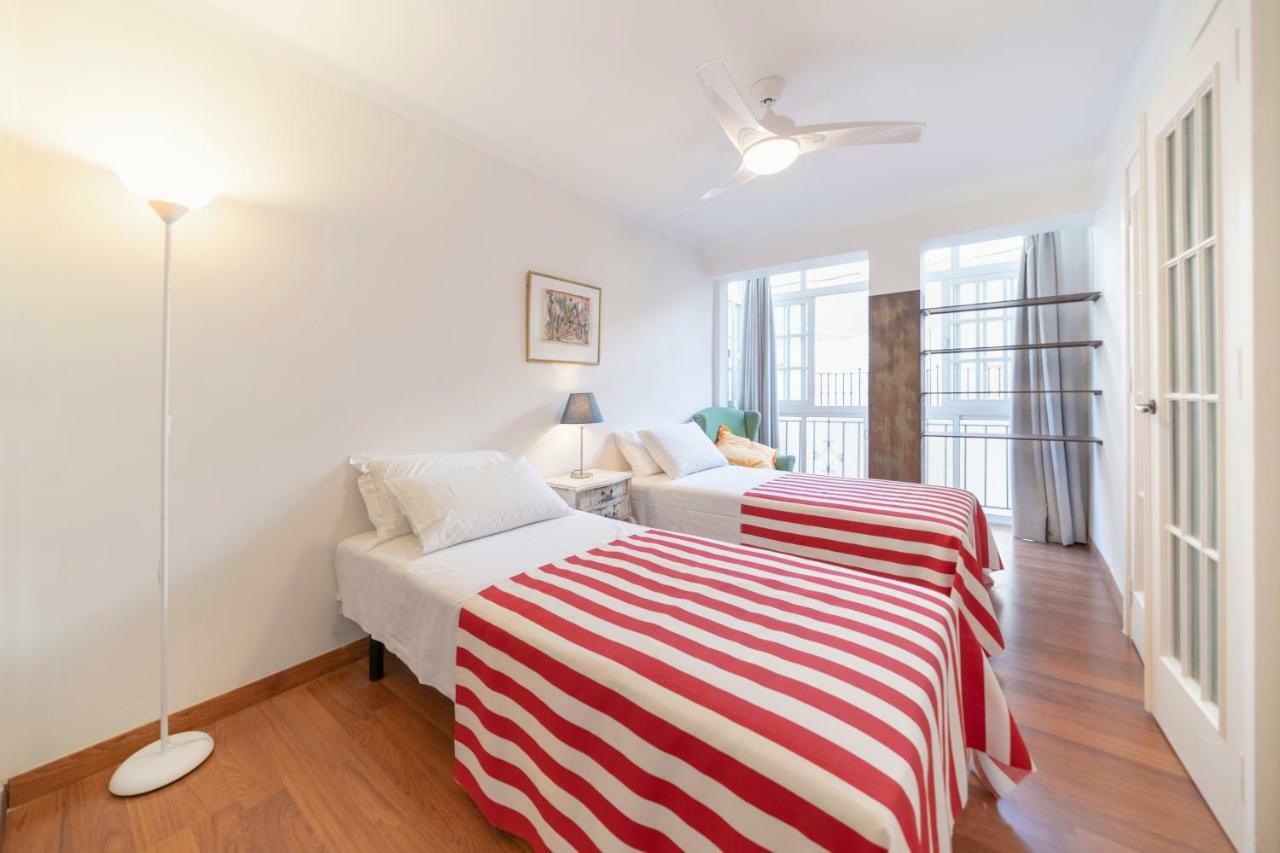 Apartamento En El Centro De ネルハ エクステリア 写真